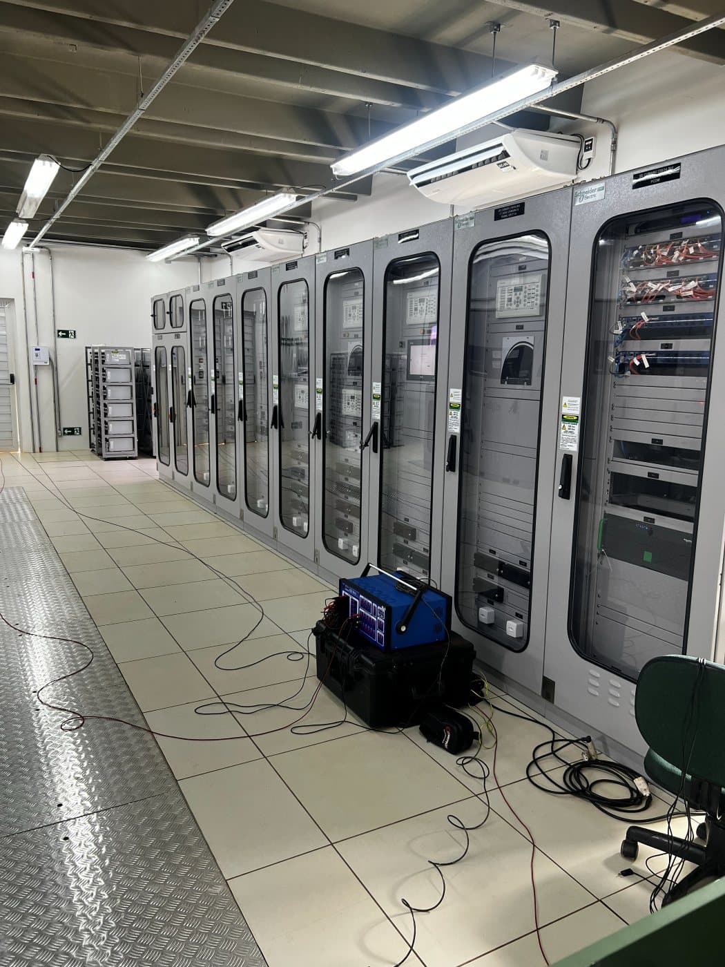 Comissionamento em sala de relés de proteção